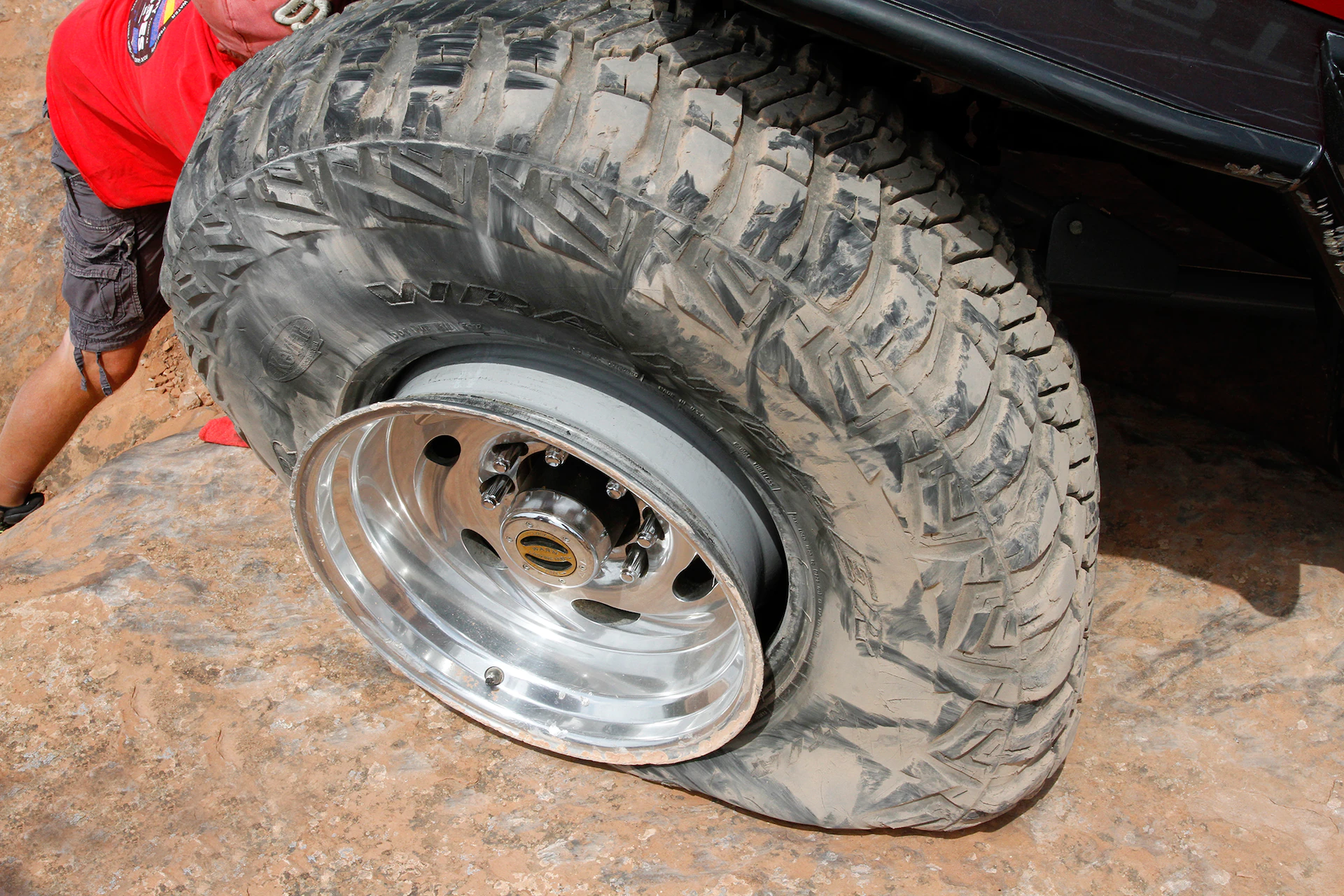 275 Tire on 8 Inch Rim Will It Fit? Tire